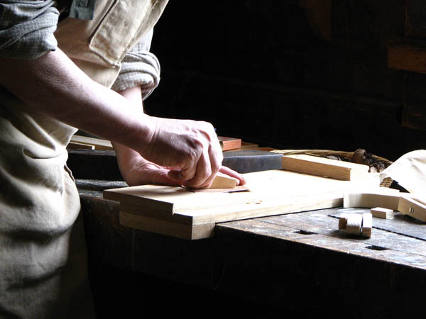 Nuestro equipo de profesionales cuenta  con muchos años de contrastada <strong>experiencia</strong> en el sector de la <strong>carpintería de madera en Vilafamés</strong>.